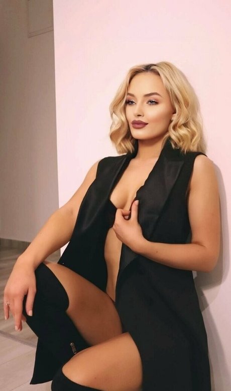 Blonde_anna photo 22