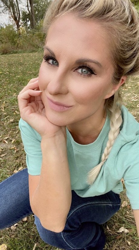 Blonde-Country-Girl photo 8