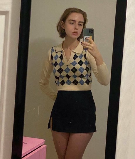 BlondeLindsayLohan photo 3