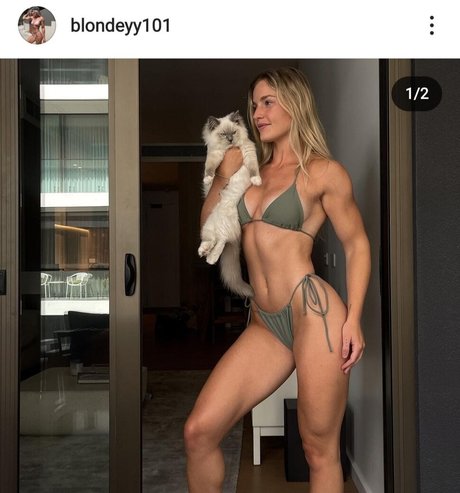 Blondeyy101 photo 2
