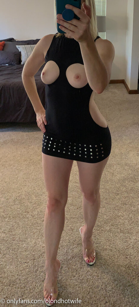 Blondhotwife photo 6