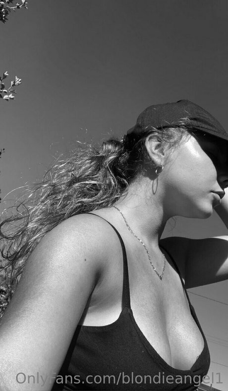 Profile photo of Blondieangel1