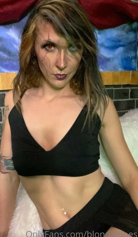 Blondiedoes photo 23