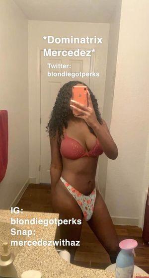 BlondieGotPerks photo 13