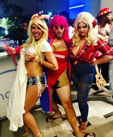 BlondiePomie photo 19