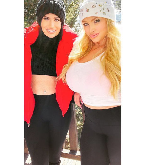 BlondiePomie photo 21