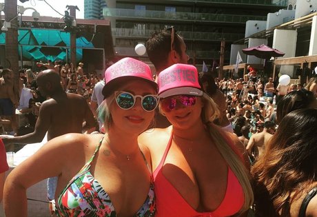 BlondiePomie photo 23