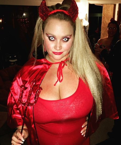 BlondiePomie photo 26