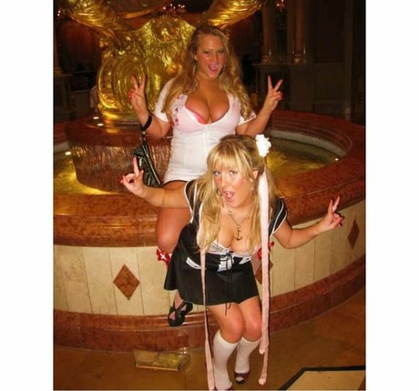BlondiePomie photo 28
