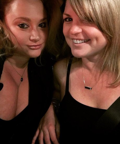 BlondiePomie photo 29
