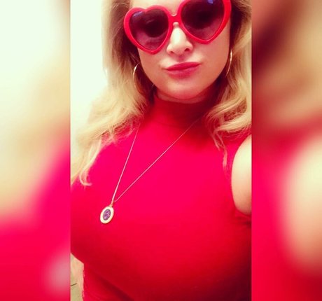 BlondiePomie photo 31