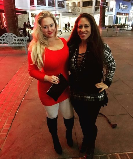 BlondiePomie photo 37
