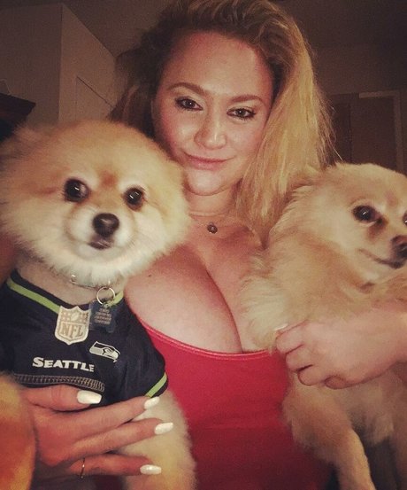 BlondiePomie photo 40