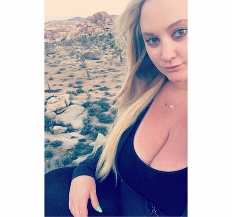 BlondiePomie photo 45