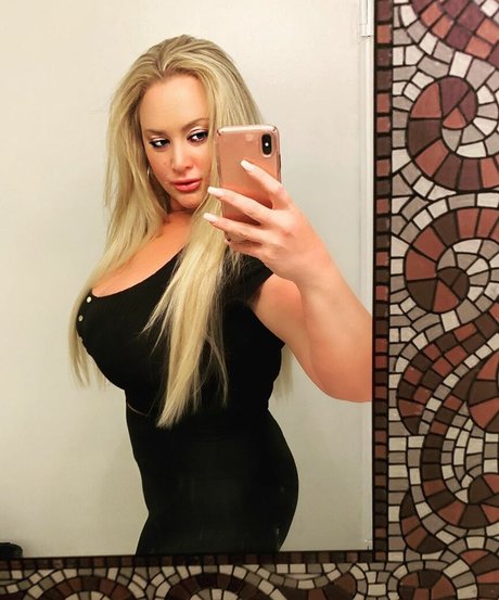 BlondiePomie photo 60