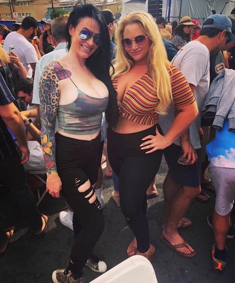 BlondiePomie photo 65
