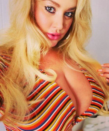 BlondiePomie photo 66