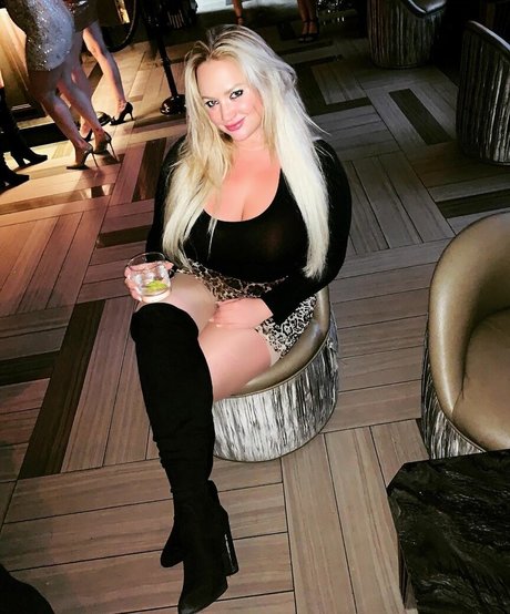 BlondiePomie photo 74