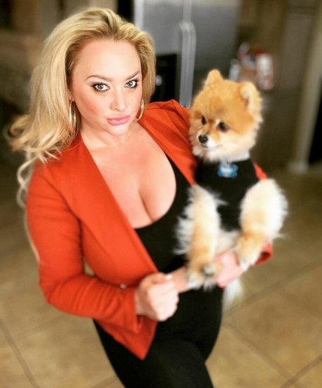BlondiePomie photo 76