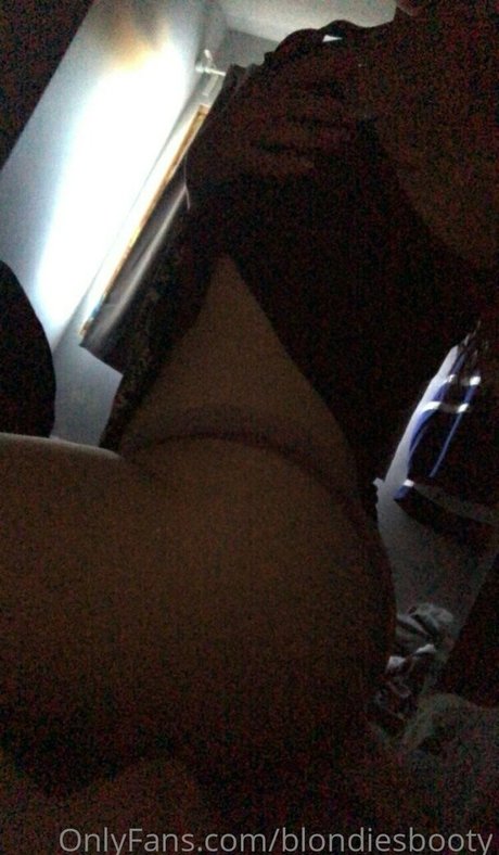 Blondiesbooty photo 10