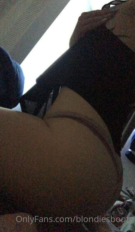 Blondiesbooty photo 25