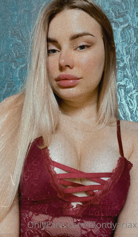 Blondyariax photo 9