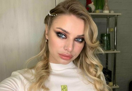 Blondyariax photo 18