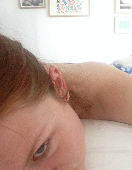 Bonnie Wright photo 32