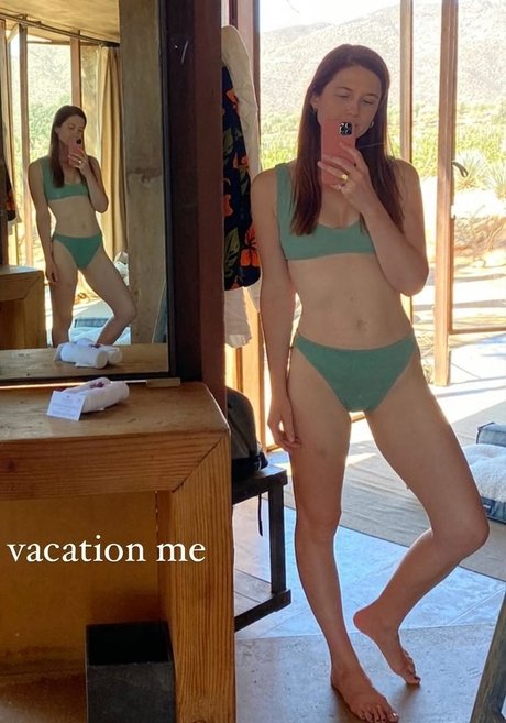 Bonnie Wright photo 46
