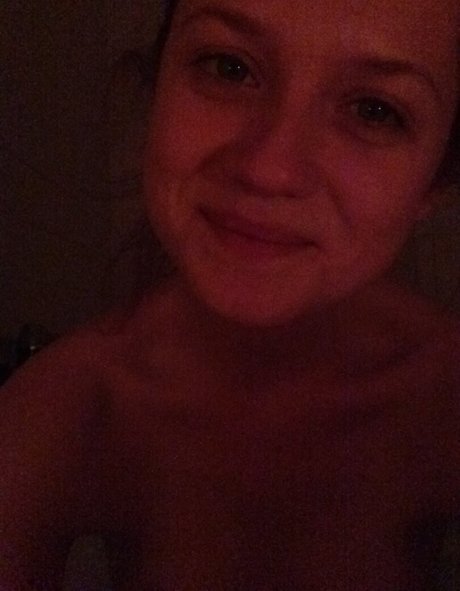 Bonnie Wright photo 84