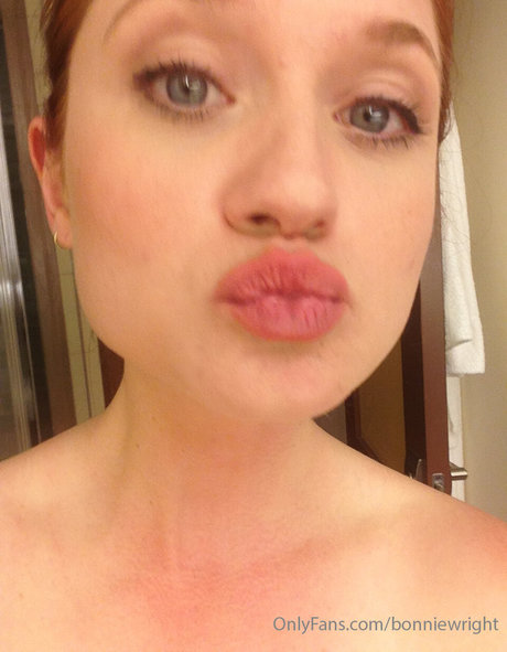 Bonnie Wright photo 91