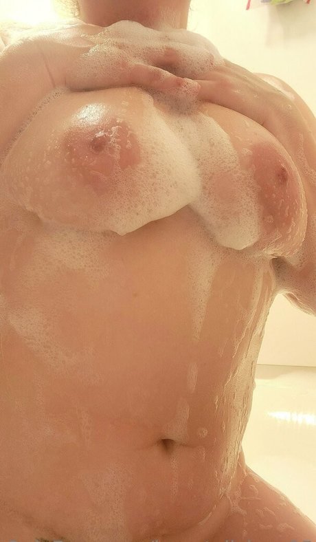 Boootylicious95 photo 3