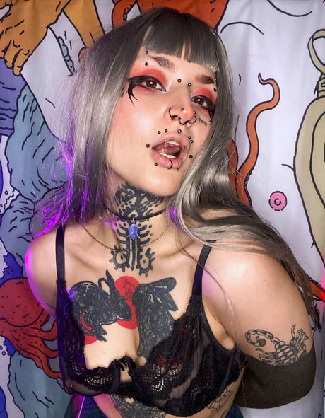 Borderwaifu photo 4