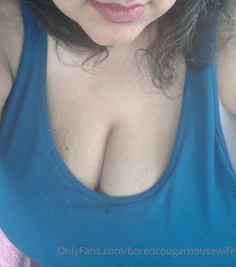 Boredcougarhousewife photo 9