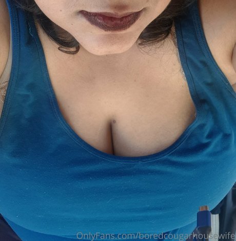Boredcougarhousewife photo 11