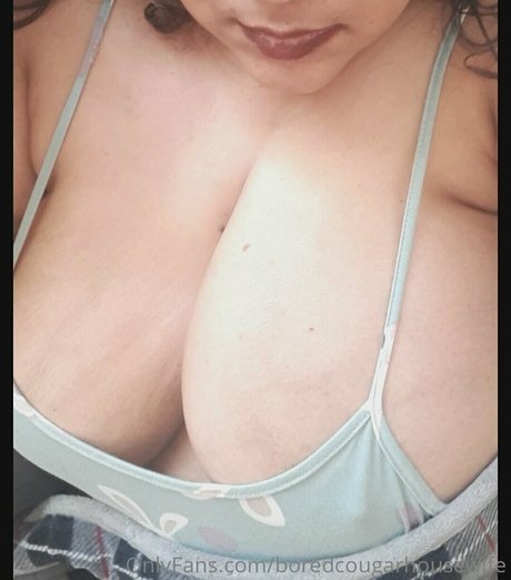 Boredcougarhousewife photo 13