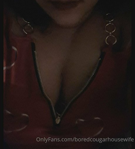 Boredcougarhousewife photo 14