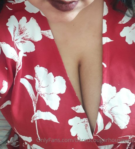 Boredcougarhousewife photo 17