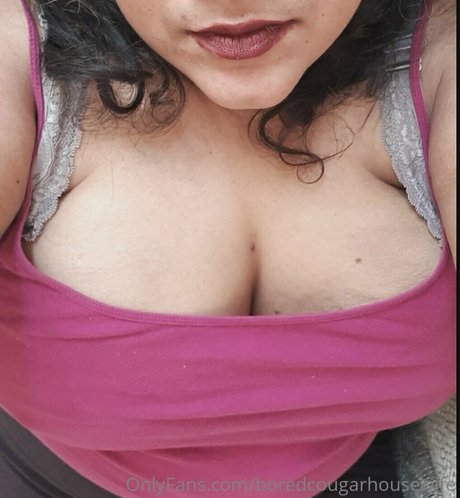 Boredcougarhousewife photo 19