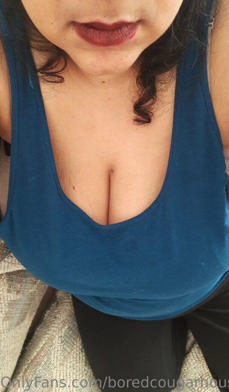 Boredcougarhousewife photo 37