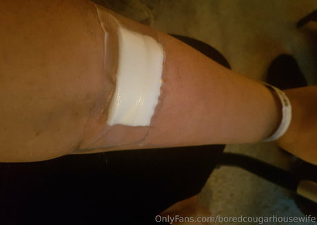 Boredcougarhousewife photo 39