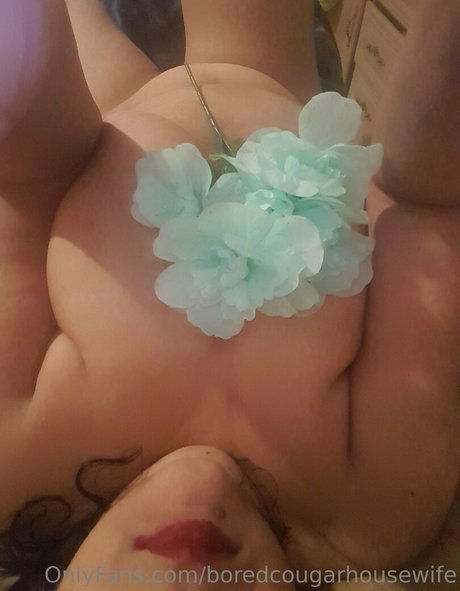 Boredcougarhousewife photo 45