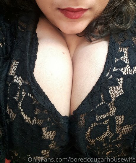 Boredcougarhousewife photo 48