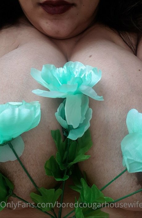 Boredcougarhousewife photo 51