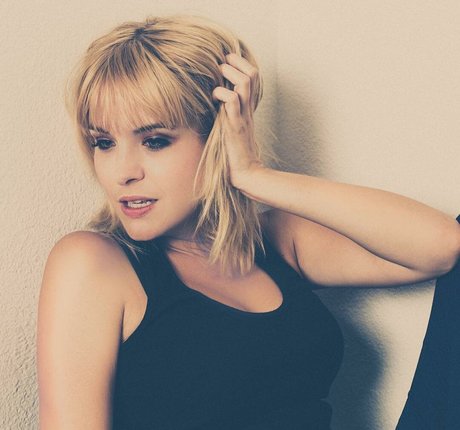 Brea Grant photo 24
