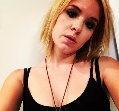 Brea Grant photo 33