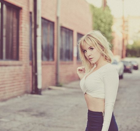 Brea Grant photo 70