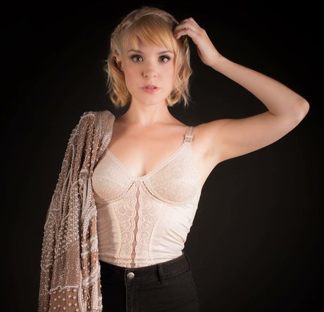 Brea Grant photo 77