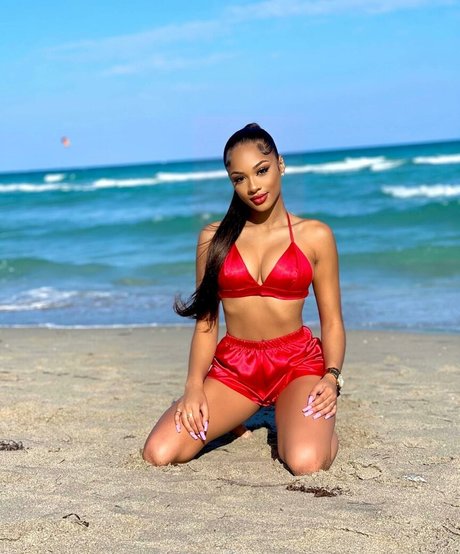 Breann Llewelyn photo 23