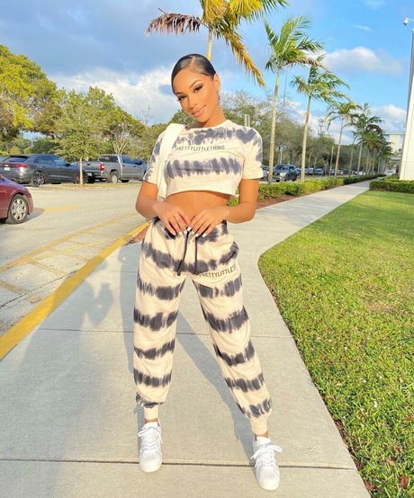 Breann Llewelyn photo 26